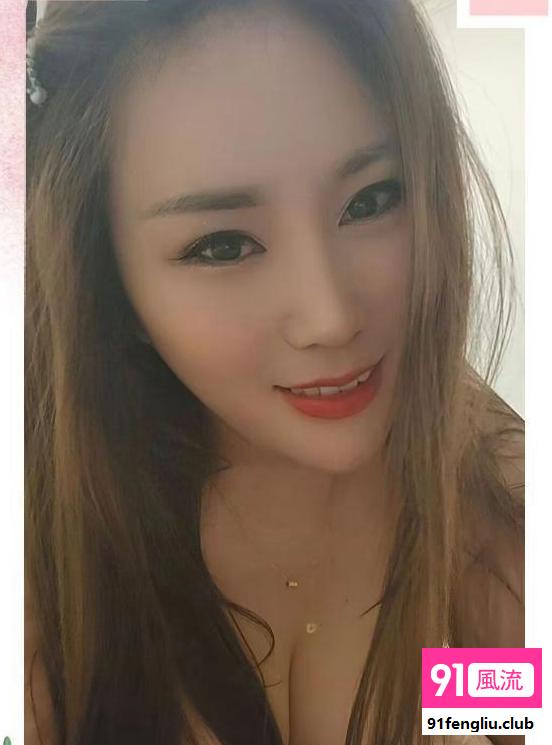 胸推巨爽的美女